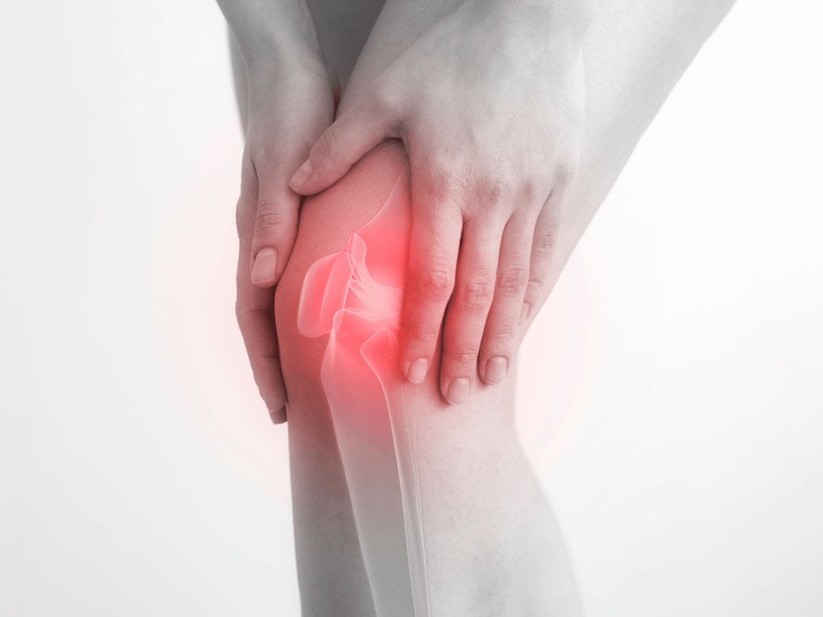 patient with knee pain