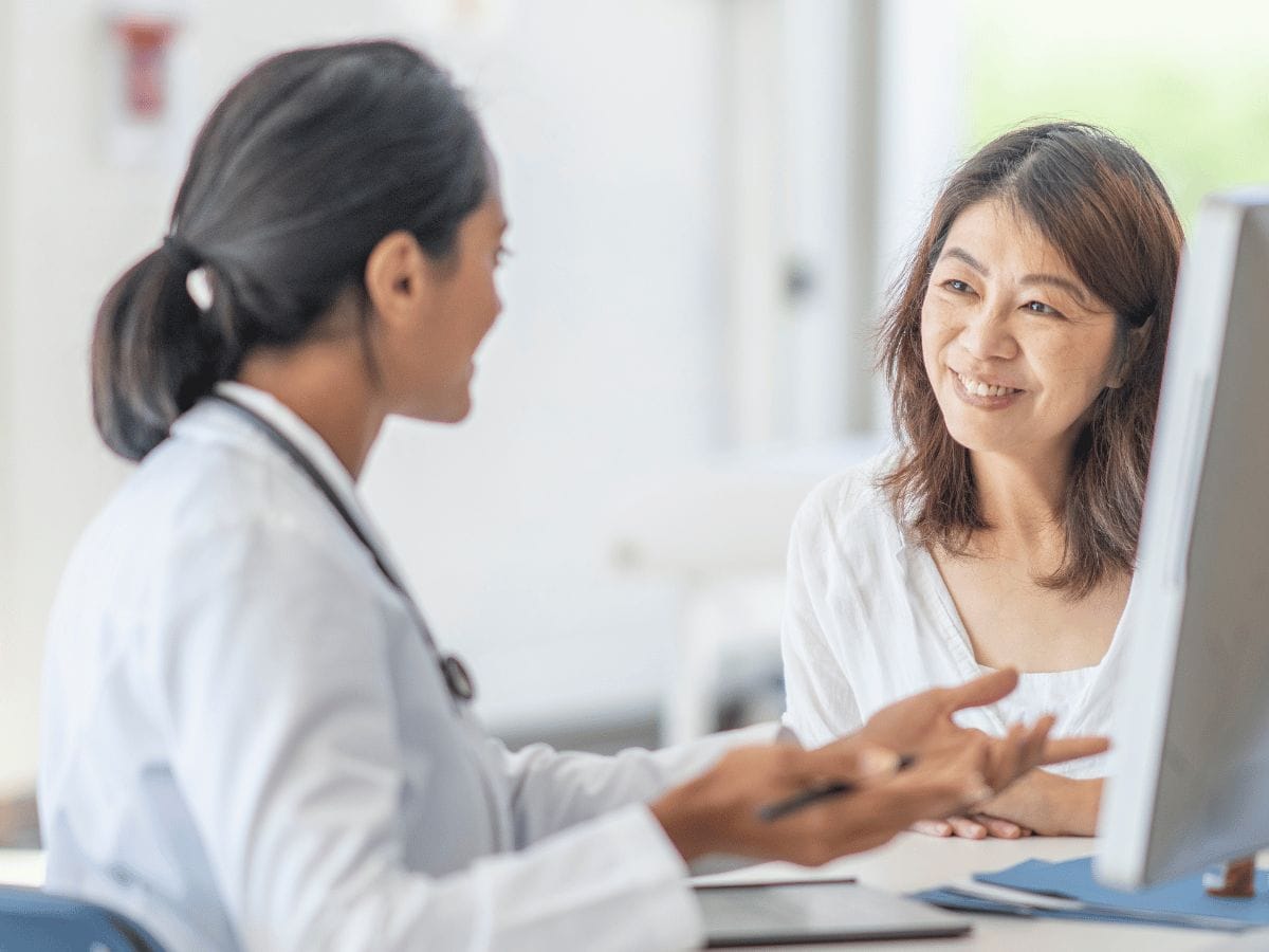 A doctor counseling a patient who is diagnosed with Lupus